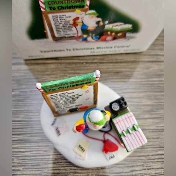 Department 56 Countdown To Christmas Mission - Picture 3 of 7